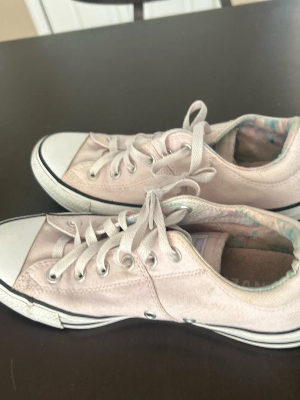 Classic Low-Top Converses Sneakers in Light Pink